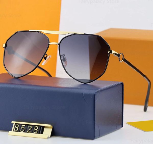 1pcs fashion sunglasses eyewear sun glasses designer mens womens brown cases black metal frame dark lenses, White;black
1pcs fashion sunglasses eyewear sun glasses designer mens womens brown cases black metal frame dark lenses, White;black