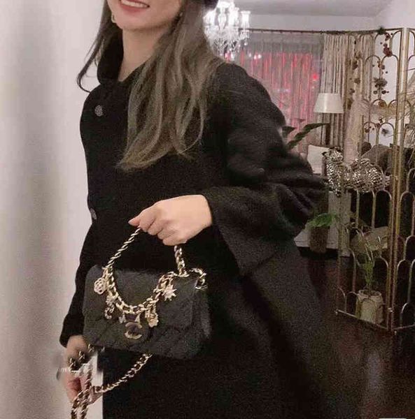 designer channel bag tote handbag man woman black new chaogang small fragrance badge lingge chain versatile style messenger shoulder bag
designer channel bag tote handbag man woman black new chaogang small fragrance badge lingge chain versatile style messenger shoulder bag
