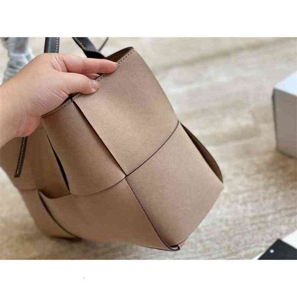 original edition 2022 luxurys venetas's bottegass's handbags woven shopping bag leather large capacity versatile tote handbag wome
original edition 2022 luxurys venetas's bottegass's handbags woven shopping bag leather large capacity versatile tote handbag wome