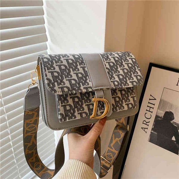 2022 new designer handbags messenger trend texture single foreign style versatile square
2022 new designer handbags messenger trend texture single foreign style versatile square