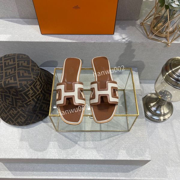 2022 designer women slippers sandals embossed printing pool pillow mule summer flat heel scuff slides flip flops beach sandals size34-42, Black
2022 designer women slippers sandals embossed printing pool pillow mule summer flat heel scuff slides flip flops beach sandals size34-42, Black