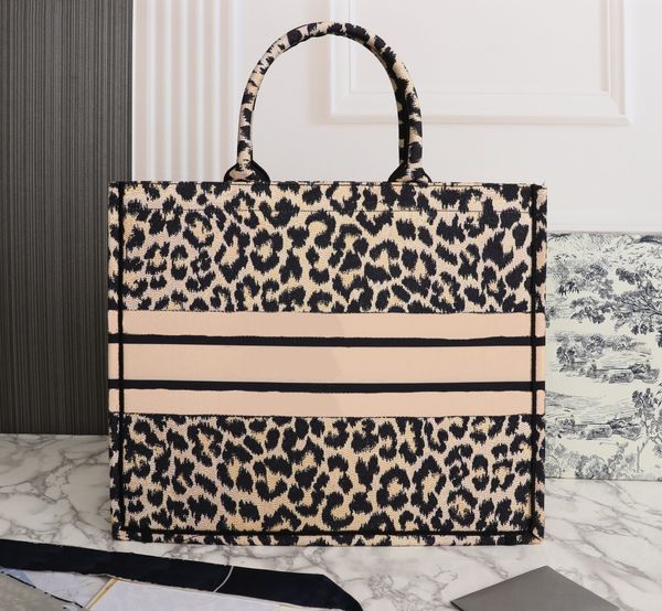 luxury designer book tote bag women casual totes handbag classic fashion handbags large capacity embroidery shoulder shopping purse canvas l
luxury designer book tote bag women casual totes handbag classic fashion handbags large capacity embroidery shoulder shopping purse canvas l