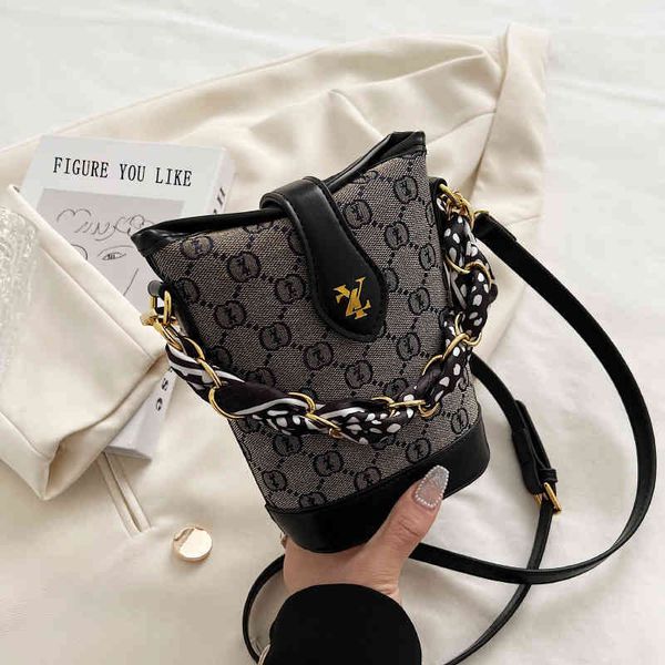 french minority silk scarf chain handbag women's 2022 new versatile one shoulder messenger bag bucket bag
french minority silk scarf chain handbag women's 2022 new versatile one shoulder messenger bag bucket bag