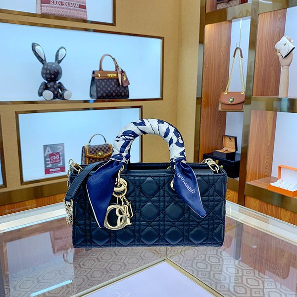 designer bags 2022 summer new horizontal style high texture underarm lingge single shoulder messenger handbag
designer bags 2022 summer new horizontal style high texture underarm lingge single shoulder messenger handbag