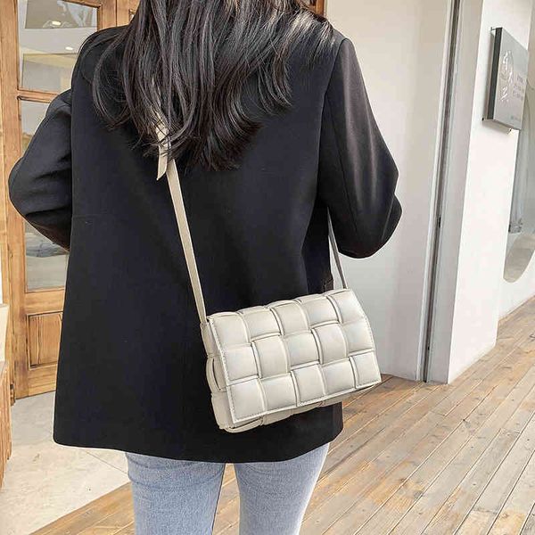 original edition luxury handbags crossbody bottegass designer venetas's women's bag 2022 autumn and winter woven net red single sh
original edition luxury handbags crossbody bottegass designer venetas's women's bag 2022 autumn and winter woven net red single sh