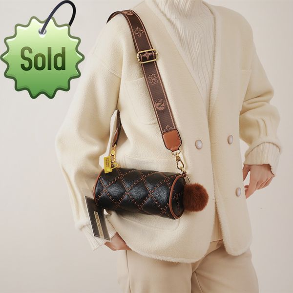 women's new diagonal style broadband fashion solid color shoulder messenger ladies designer bag handbag
women's new diagonal style broadband fashion solid color shoulder messenger ladies designer bag handbag