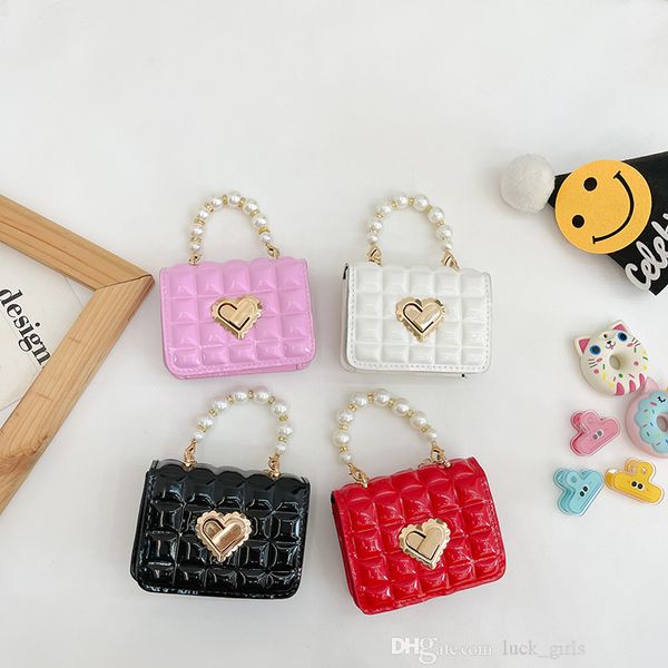 children love heart princess handbags 2022 fashion diamond chain kids small square bag baby girls pearl single shoulder zero wallet f1258, Black
children love heart princess handbags 2022 fashion diamond chain kids small square bag baby girls pearl single shoulder zero wallet f1258, Black