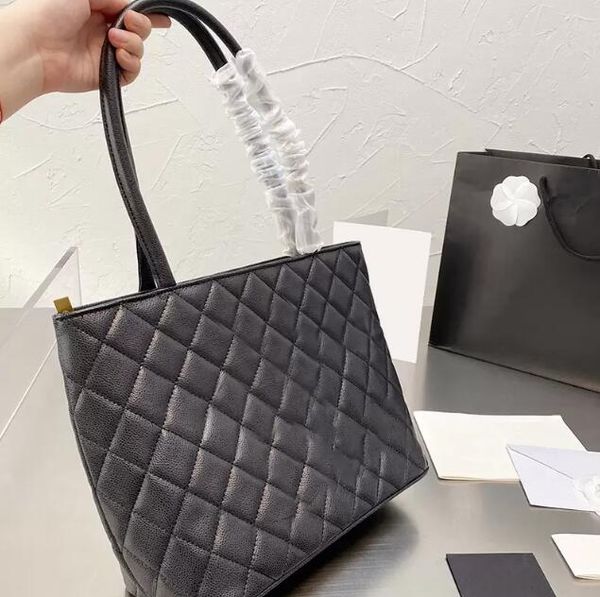 designer black totes shoulder bags matelasse quilted women's luxury clafskin caviar shopping crossbody large capacity classics tote han
designer black totes shoulder bags matelasse quilted women's luxury clafskin caviar shopping crossbody large capacity classics tote han