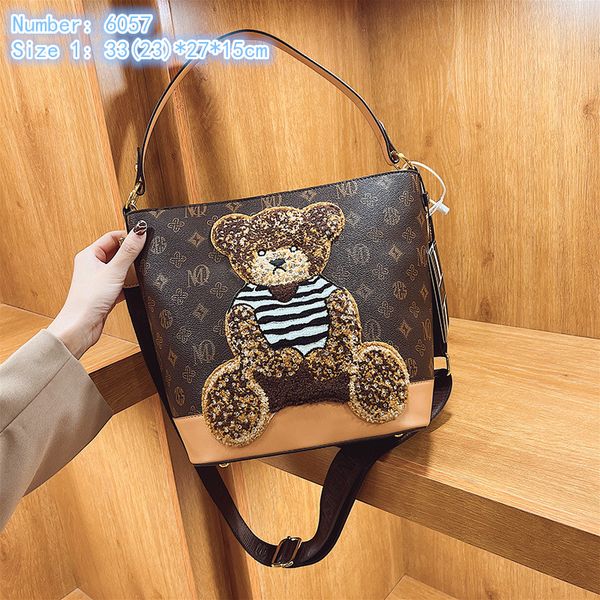 wholesale factory ladies leather shoulder bags sweet fashion studded handbag elegant atmosphere retro printing tote bag large capacity embro
wholesale factory ladies leather shoulder bags sweet fashion studded handbag elegant atmosphere retro printing tote bag large capacity embro