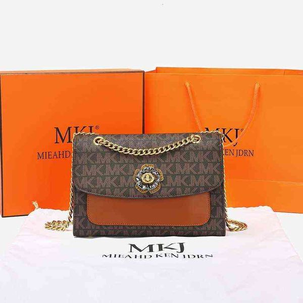 mkj women's bag camellia rose contrast small square portable flip chain one shoulder menger bag
mkj women's bag camellia rose contrast small square portable flip chain one shoulder menger bag