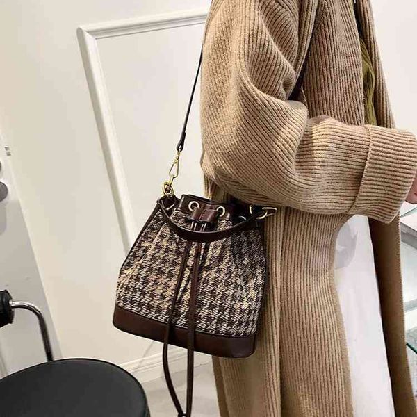 purse sale new fashion leopard pattern bird lattice bucket small bag female winter versatile portable one shoulder messenger bag
purse sale new fashion leopard pattern bird lattice bucket small bag female winter versatile portable one shoulder messenger bag