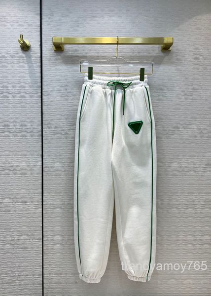 women's shorts high waist elastic casual pants sports warm and plush foot guard autumn winter women's wear high-end private, White;black 
women's shorts high waist elastic casual pants sports warm and plush foot guard autumn winter women's wear high-end private, White;black