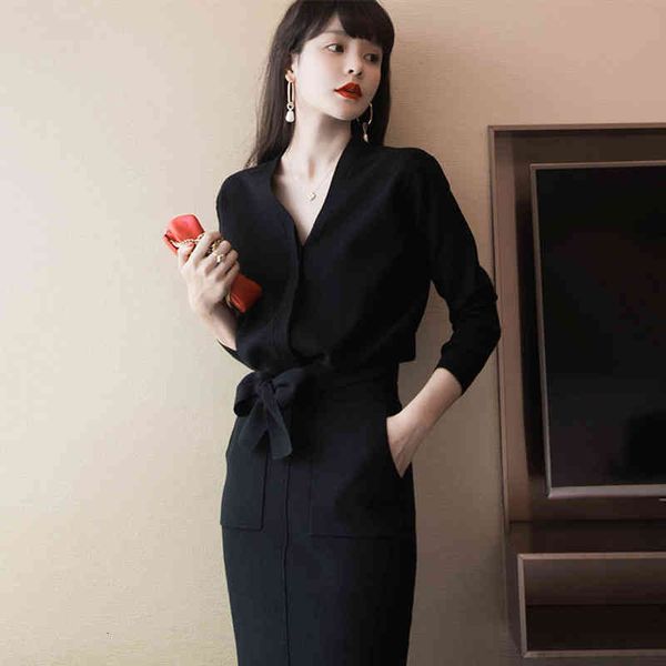 two piece dress autumn and winter korean version of royal sister light mature style women's fashion suit hepburn slim black skirt knitt, White
two piece dress autumn and winter korean version of royal sister light mature style women's fashion suit hepburn slim black skirt knitt, White
