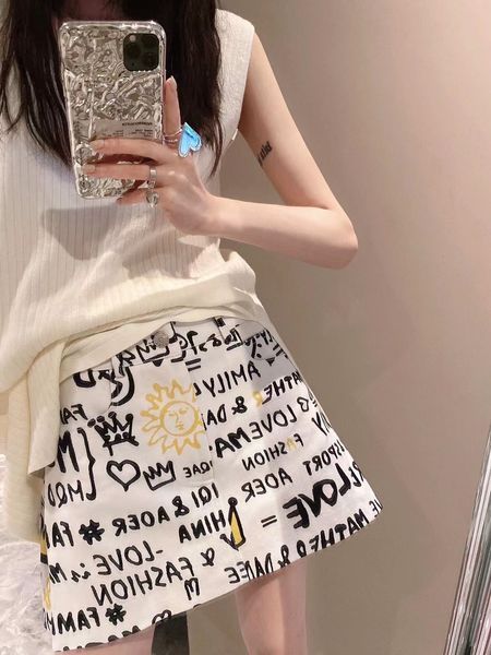 two piece dress designer 22 spring and summer new style personalized fashionable sunflower graffiti letter printing niche design denim skirt, White
two piece dress designer 22 spring and summer new style personalized fashionable sunflower graffiti letter printing niche design denim skirt, White
