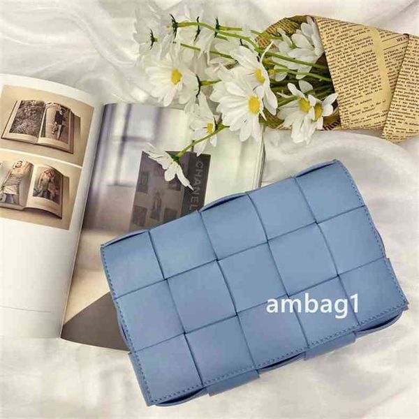 flap bottegas venetas woven handbag cassette single shoulder diagonal women's square postman pillow bag two thousand five hundred andcs
flap bottegas venetas woven handbag cassette single shoulder diagonal women's square postman pillow bag two thousand five hundred andcs