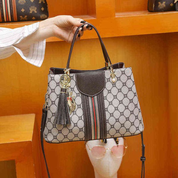 women's bag fashion versatile one shoulder diagonal large capacity high texture portable tote bag
women's bag fashion versatile one shoulder diagonal large capacity high texture portable tote bag