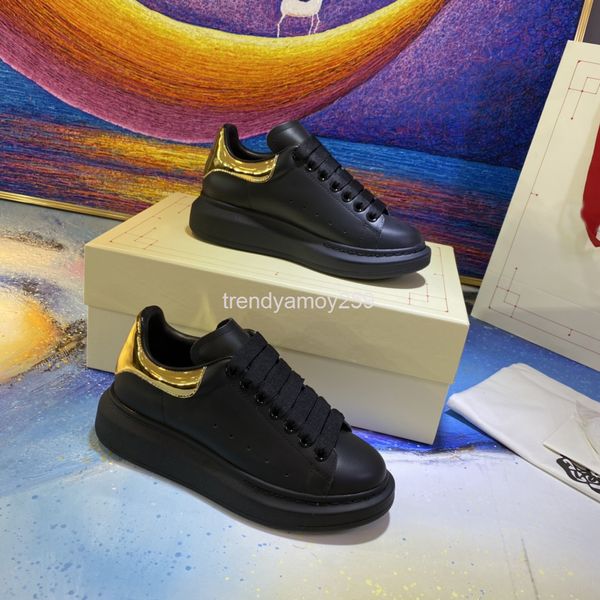 dress shoes small black shoes women's high-rise thick soled muffin men's leather couple board versatile casual
dress shoes small black shoes women's high-rise thick soled muffin men's leather couple board versatile casual