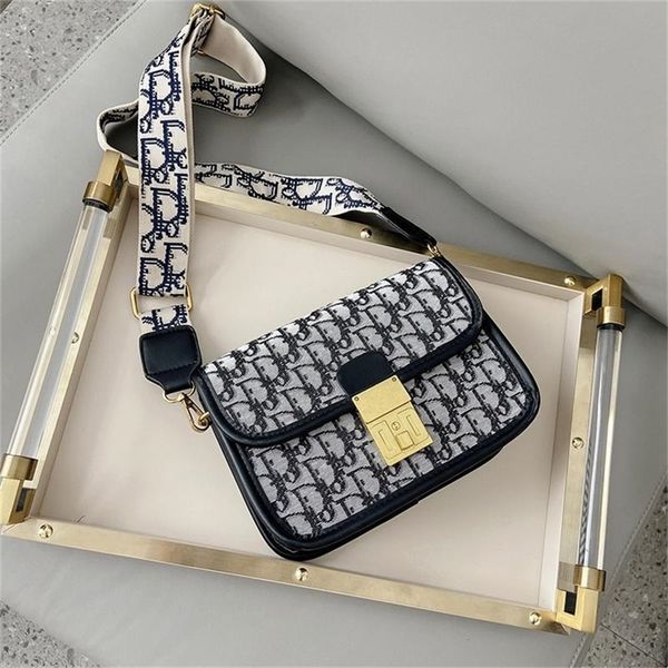 high sense embroidered canvas women's new retro old wide belt single messenger small square purses outlet online
high sense embroidered canvas women's new retro old wide belt single messenger small square purses outlet online