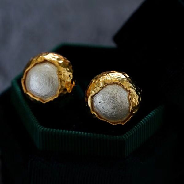 2022 charm special shape stud earring with nature shell beads in 18k gold plated and s925 silver ps4974, Golden
2022 charm special shape stud earring with nature shell beads in 18k gold plated and s925 silver ps4974, Golden