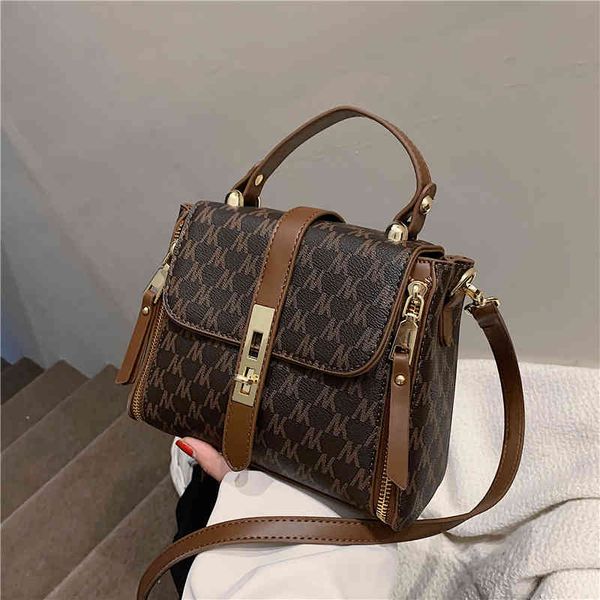luxury designer letters small women handbags 2022 trend fashion brand vintage twist lock ladies shoulder crossbody bags
luxury designer letters small women handbags 2022 trend fashion brand vintage twist lock ladies shoulder crossbody bags