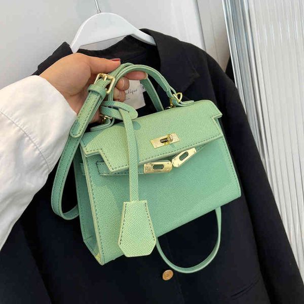 mini women's new diana niche handbag fashion trend single shoulder messenger bag luxury designer
mini women's new diana niche handbag fashion trend single shoulder messenger bag luxury designer