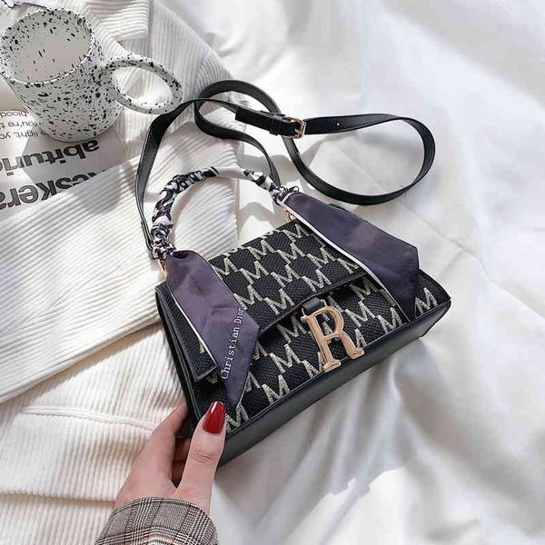 2022 factory wholesale new french female spring and summer fashion net red foreign style simple ins one shoulder portable messenger bag
2022 factory wholesale new french female spring and summer fashion net red foreign style simple ins one shoulder portable messenger bag