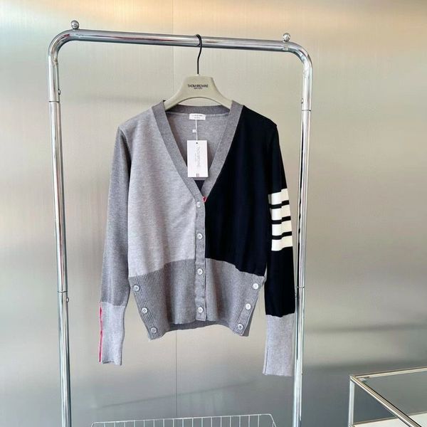 2022 autumn women's sweater tb colorblock cardigan british college style soft and comfortable slim fit, White;black
2022 autumn women's sweater tb colorblock cardigan british college style soft and comfortable slim fit, White;black