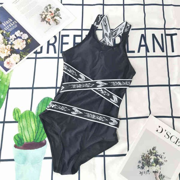 tide brand swimsuit female triangle one piece spring resort star medusa printed vers swimsuit, White;black
tide brand swimsuit female triangle one piece spring resort star medusa printed vers swimsuit, White;black