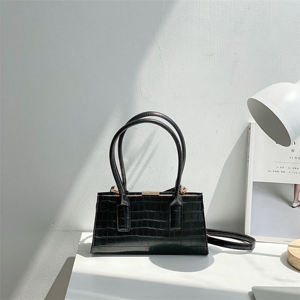 designer bag one shoulder handbag with crocodile pattern and metal buckle 25.5cm
designer bag one shoulder handbag with crocodile pattern and metal buckle 25.5cm