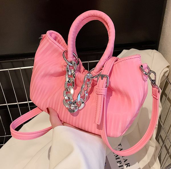 2022new leather shoulder messenger bags female brand designer handbags premium texture hand bag popular ladies bags
2022new leather shoulder messenger bags female brand designer handbags premium texture hand bag popular ladies bags