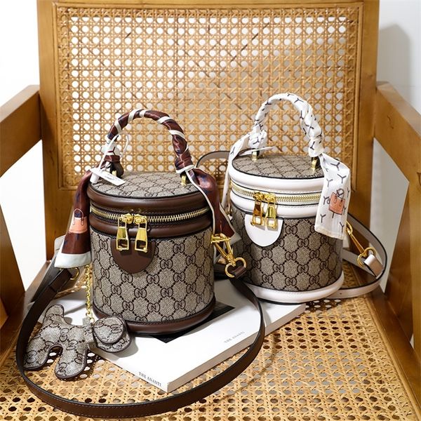 handbag bags women's simple letter printing portable single messenger foreign style bucket factory outlet
handbag bags women's simple letter printing portable single messenger foreign style bucket factory outlet