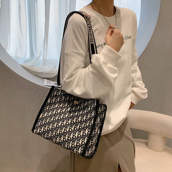 designer luxury bags new women's shoulder bag trendy autumn and portable fashion net red foreign style messenger handbag
designer luxury bags new women's shoulder bag trendy autumn and portable fashion net red foreign style messenger handbag