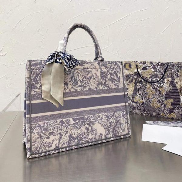 designers shoulder bags woman fashion classic handbags embroidery limited edition lady handbag high capacity travel shopping bag practical l
designers shoulder bags woman fashion classic handbags embroidery limited edition lady handbag high capacity travel shopping bag practical l