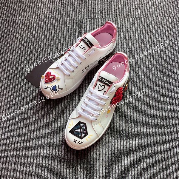 2022 luxury brand designers men casual shoes, sneakers leather trainers ,inside sheepskin, comfortable and breathable., Black;red
2022 luxury brand designers men casual shoes, sneakers leather trainers ,inside sheepskin, comfortable and breathable., Black;red