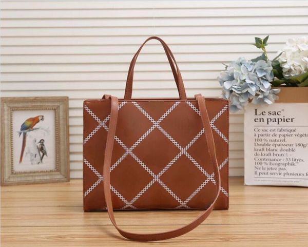 genuine leather women handbag 4 color ladies designer lady clutch retro shoulder dinner bag
genuine leather women handbag 4 color ladies designer lady clutch retro shoulder dinner bag