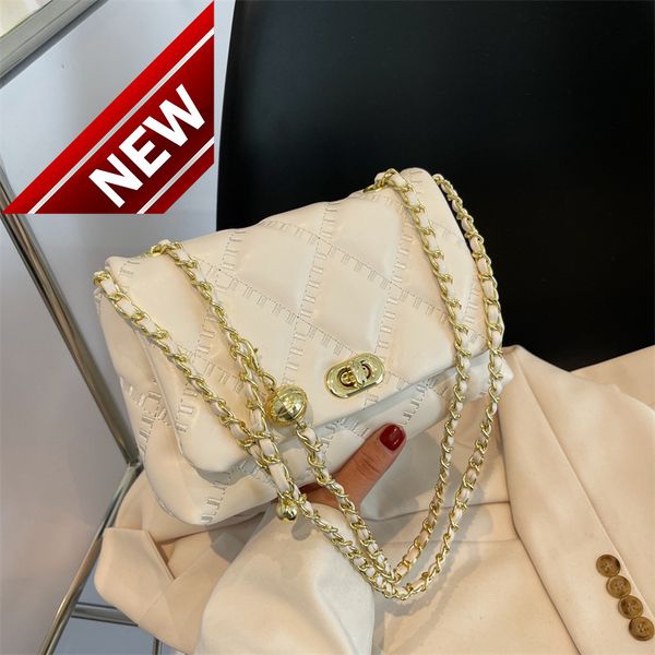 trendy wholesale rhombic pattern buckle small golden bead personalized sewing line solid color new women's fashion chain ladies bags
trendy wholesale rhombic pattern buckle small golden bead personalized sewing line solid color new women's fashion chain ladies bags