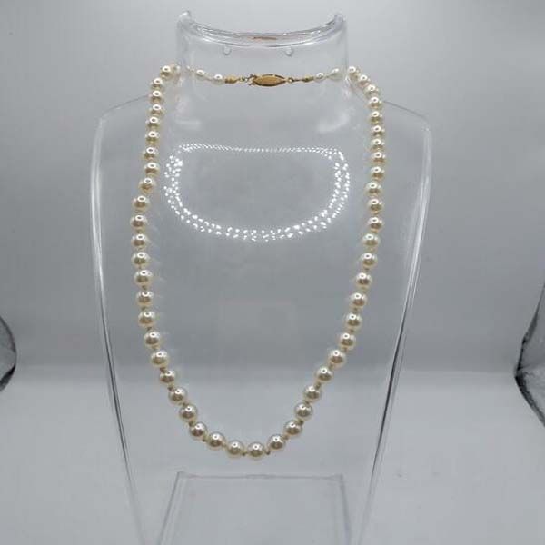 vintage necklace white round plastic faux pearl short dainty beaded costume, Silver
vintage necklace white round plastic faux pearl short dainty beaded costume, Silver