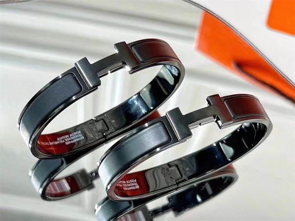 new black t-shaped titanium steel black bracelet chain for men and women fashion trendy brand all-match jewelry accessories
new black t-shaped titanium steel black bracelet chain for men and women fashion trendy brand all-match jewelry accessories