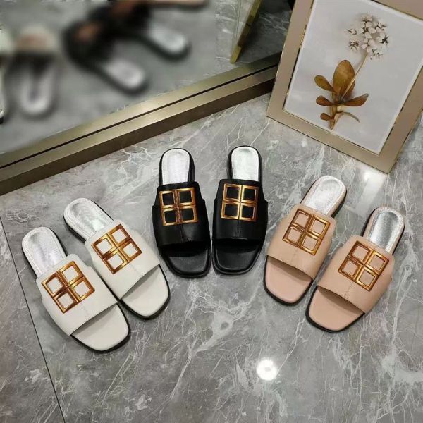 2022 summer slippers leather luxury metal button decoration op36 square head, wear open-toe flat large women's slippers big european an, Black
2022 summer slippers leather luxury metal button decoration op36 square head, wear open-toe flat large women's slippers big european an, Black
