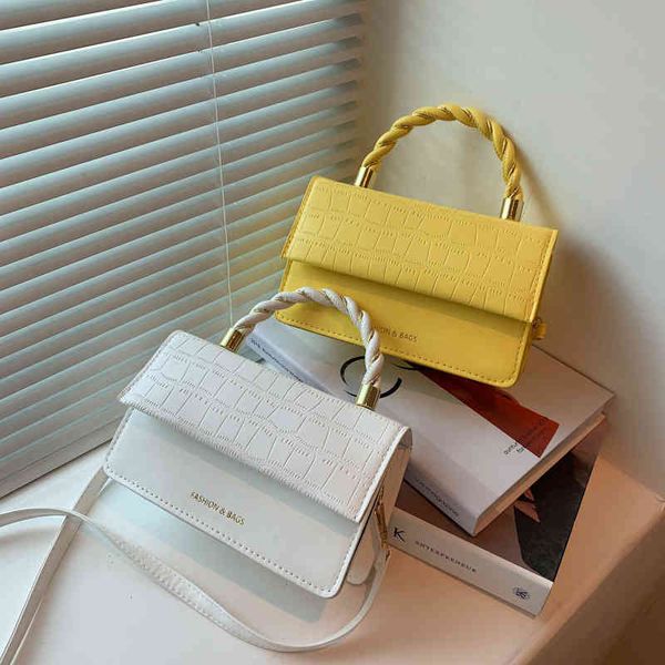 the new designer handbags high sense bag female 2022 fashion net red msenger pattern portable small square
the new designer handbags high sense bag female 2022 fashion net red msenger pattern portable small square