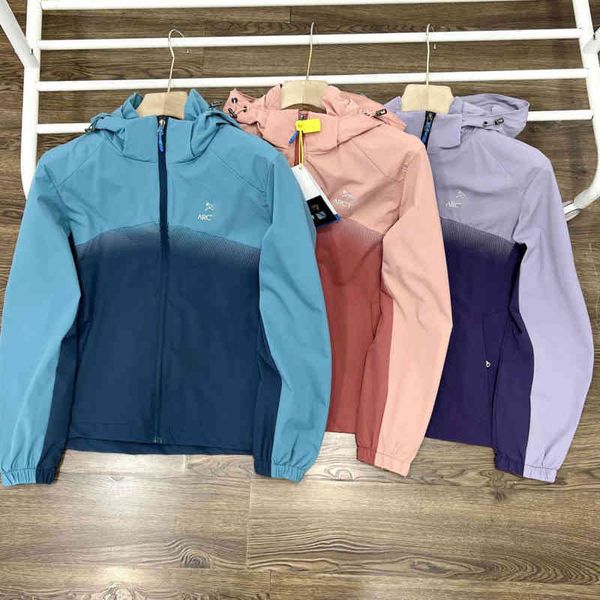 2022 spring and autumn outdoor mountaineering women's jacket functional soft shell waterproof hooded removable colorblock arc jacket, Black;brown
2022 spring and autumn outdoor mountaineering women's jacket functional soft shell waterproof hooded removable colorblock arc jacket, Black;brown