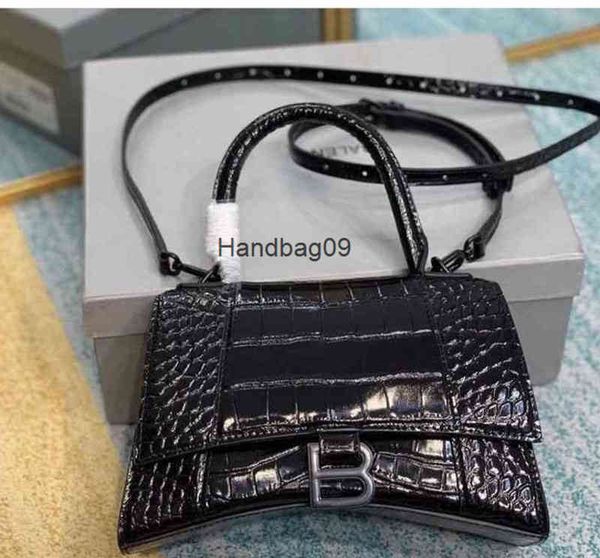 handbags balencaigass fashion bags b home bag hourglass leather crocodile mini high version b-word magnetic buckle single shoulder totexxze
handbags balencaigass fashion bags b home bag hourglass leather crocodile mini high version b-word magnetic buckle single shoulder totexxze