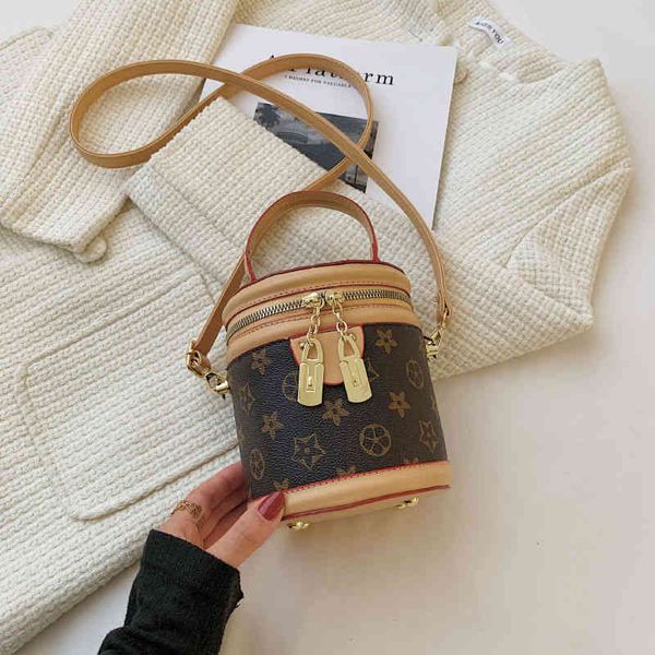 2022 new high texture korean fashion women's bag trend versatile hand-held single messenger bucket luxury designer handbag shoulder bag
2022 new high texture korean fashion women's bag trend versatile hand-held single messenger bucket luxury designer handbag shoulder bag