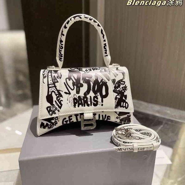 2022ss hourglass bags 2022 designer graffiti mini xs fashion leather single shoulder messenger women's balencigas's
2022ss hourglass bags 2022 designer graffiti mini xs fashion leather single shoulder messenger women's balencigas's