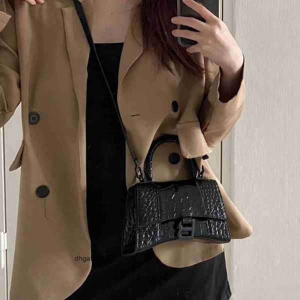 balencaigass handbags italy new hourglass bags handbag b-word crocodile pattern hourglass leather women's bag 5a quality leather hourgl
balencaigass handbags italy new hourglass bags handbag b-word crocodile pattern hourglass leather women's bag 5a quality leather hourgl
