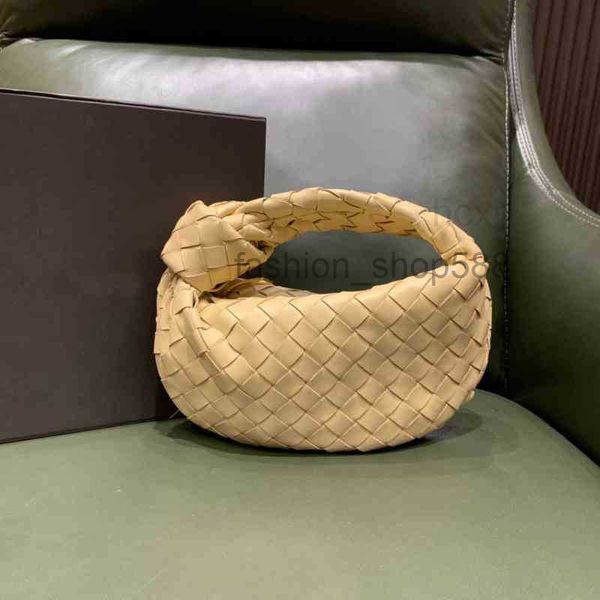 evening bags design large2022 new b family ox horn bag mini jodie sheepskin woven women's trend versatile portable armpit 2022 quality
evening bags design large2022 new b family ox horn bag mini jodie sheepskin woven women's trend versatile portable armpit 2022 quality