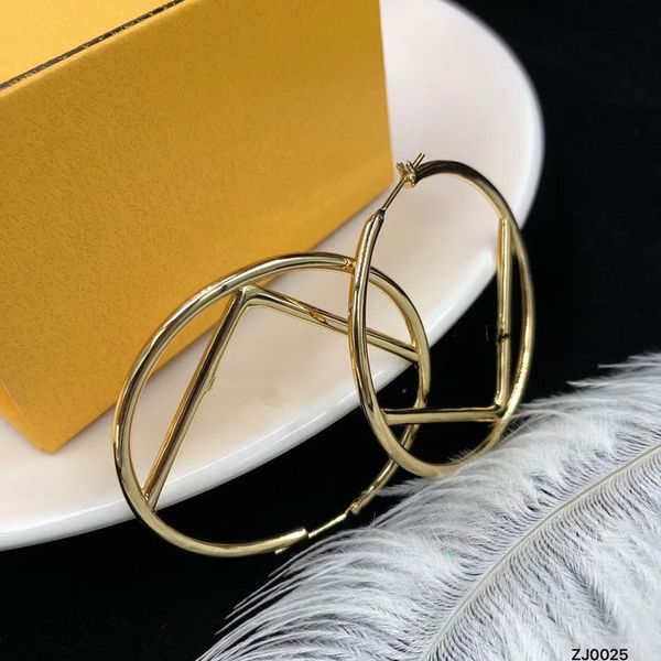 2022 fashion earrings hoop designer simple earing for man womens classic high quality, Golden;silver
2022 fashion earrings hoop designer simple earing for man womens classic high quality, Golden;silver