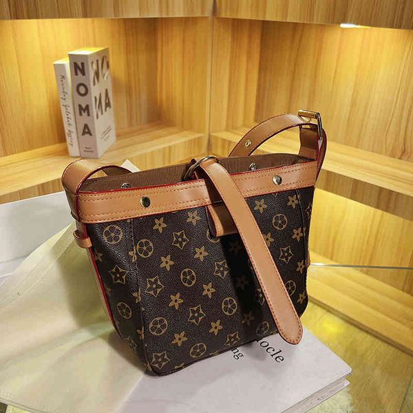 2022 factory wholesale new women's large capacity ins fashion autumn and winter single shoulder messenger bag net red texture foreign s
2022 factory wholesale new women's large capacity ins fashion autumn and winter single shoulder messenger bag net red texture foreign s