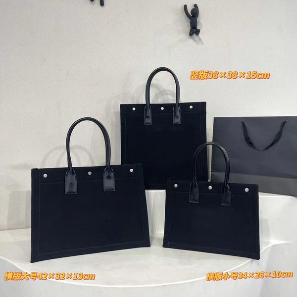 2022 designer bag ladies brand cool and practical large capacity plain color messenger shoulder messenger casual square tote bag with box
2022 designer bag ladies brand cool and practical large capacity plain color messenger shoulder messenger casual square tote bag with box