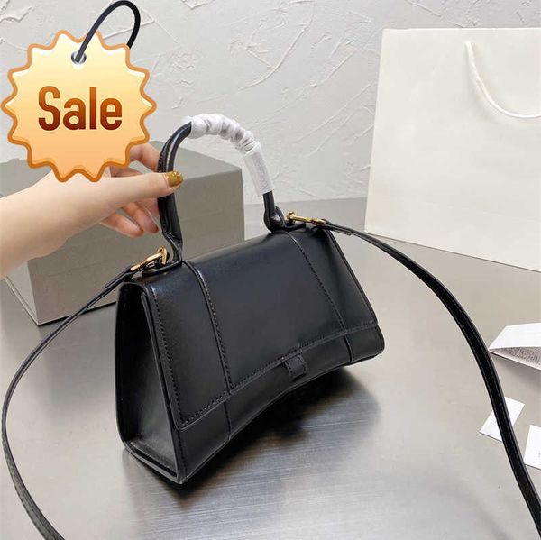 2021 designer bags leather hourglass bag women's crossbody handbag four color size 23 * 15cm folding gift box packaging handbags
2021 designer bags leather hourglass bag women's crossbody handbag four color size 23 * 15cm folding gift box packaging handbags